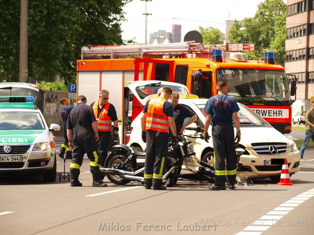 VU Motorrad gegen PKW Koeln Muehlenbach P32.JPG